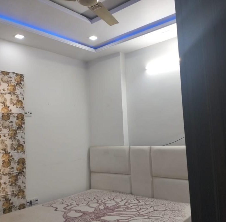 3 BHK Builder Floor 32 MTR Joda For Sale In Rohini Sector 24 Delhi With Lift Car Parking 32 + 32 Mtr
