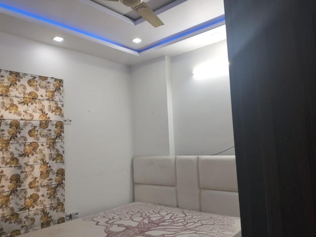 3 BHK Builder Floor 32 MTR Joda For Sale In Rohini Sector 24 Delhi With Lift Car Parking 32 + 32 Mtr