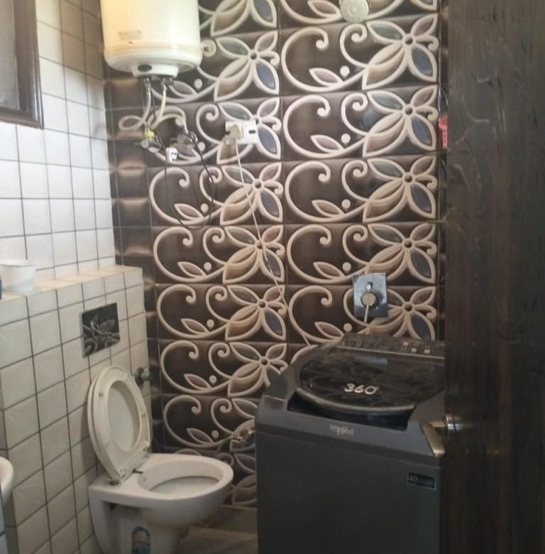 3 BHK Builder Floor 32 MTR Joda For Sale In Rohini Sector 24 Delhi With Lift Car Parking 32 + 32 Mtr