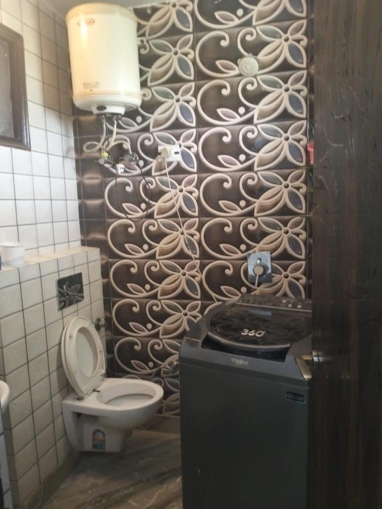3 BHK Builder Floor 32 MTR Joda For Sale In Rohini Sector 24 Delhi With Lift Car Parking 32 + 32 Mtr
