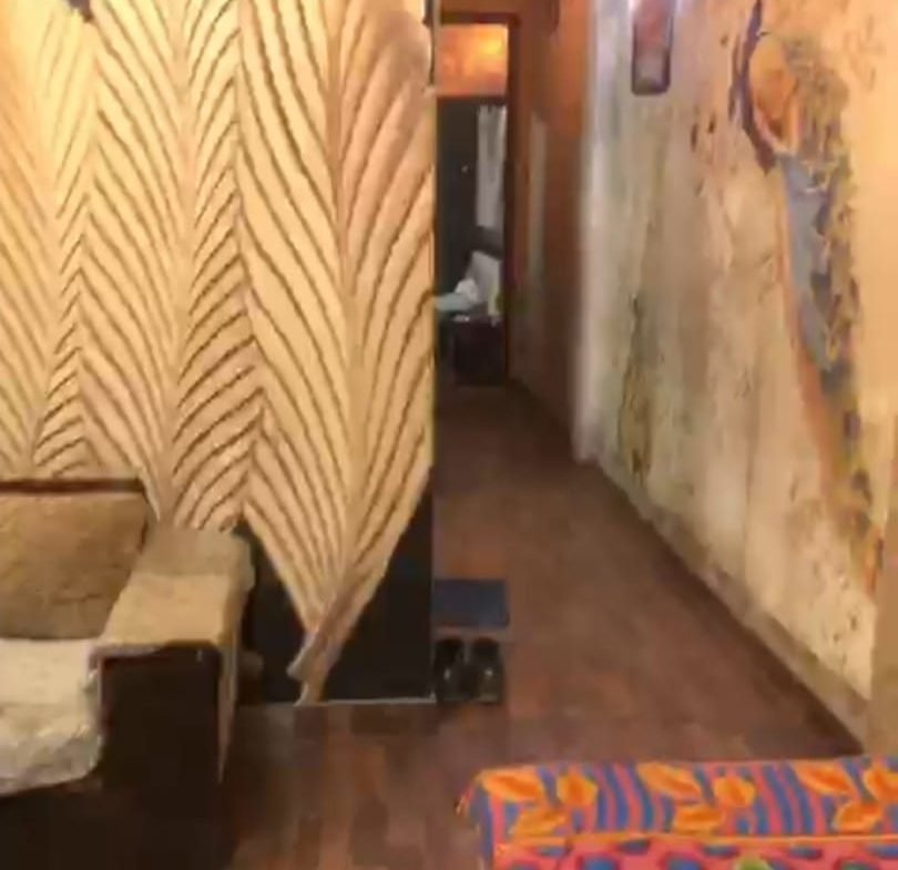 810