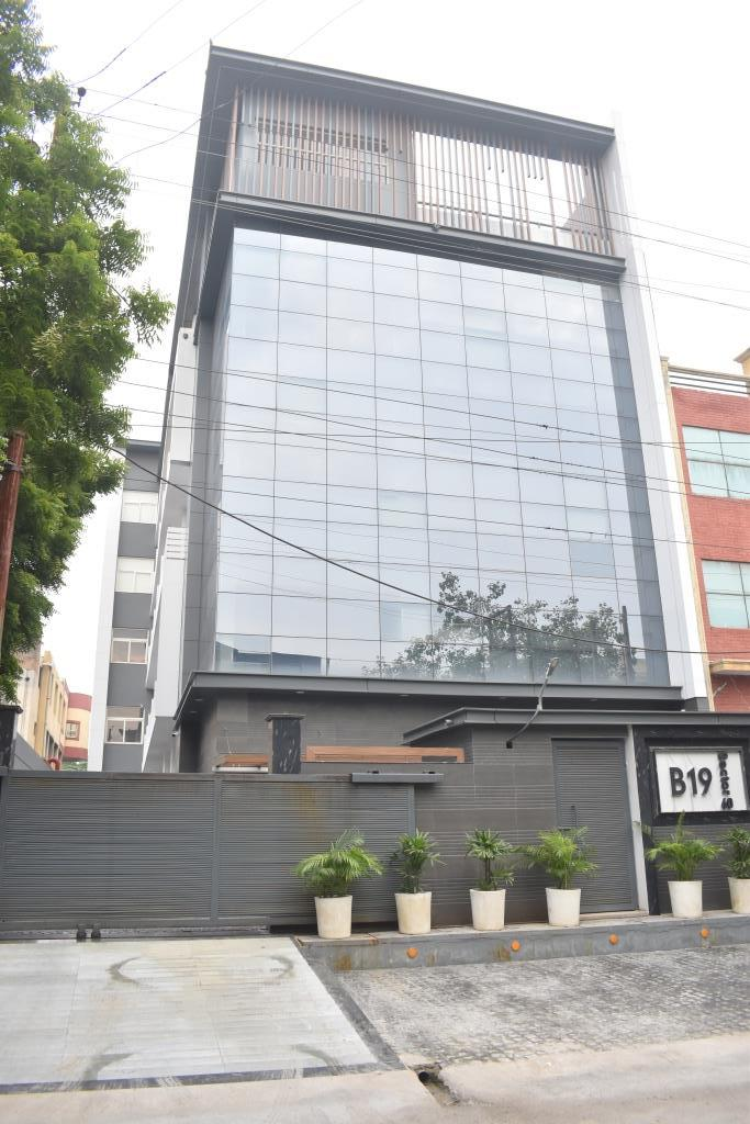 Fully Furnished & Bareshell Floors / Commercial office space for Rent In Sector 60 Noida