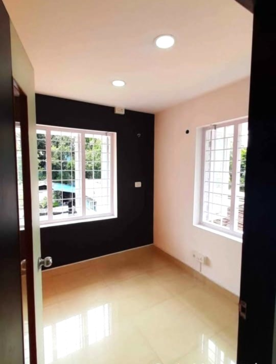 COMMERCIAL OFFICE SPACE AVAILABLE FOR RENT AT VYTTILA ERNAKULAM